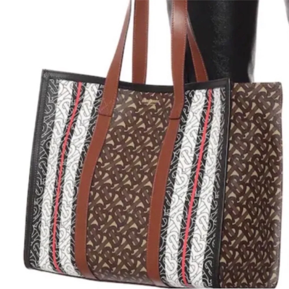 BURBERRY Monogram large Tote -like new, (made in Italy) great for traveling❗️